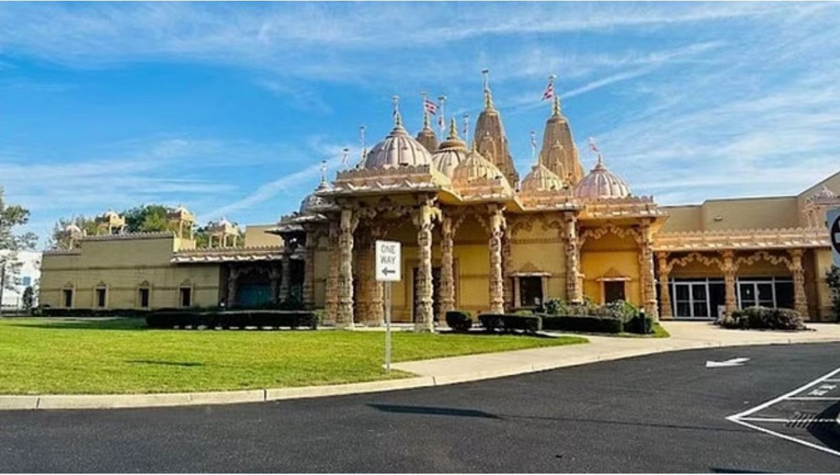 अमेरिका में एक महीने में दूसरी बार मंदिर में तोड़फोड़, आपत्तिजनक नारे भी लिखे गए