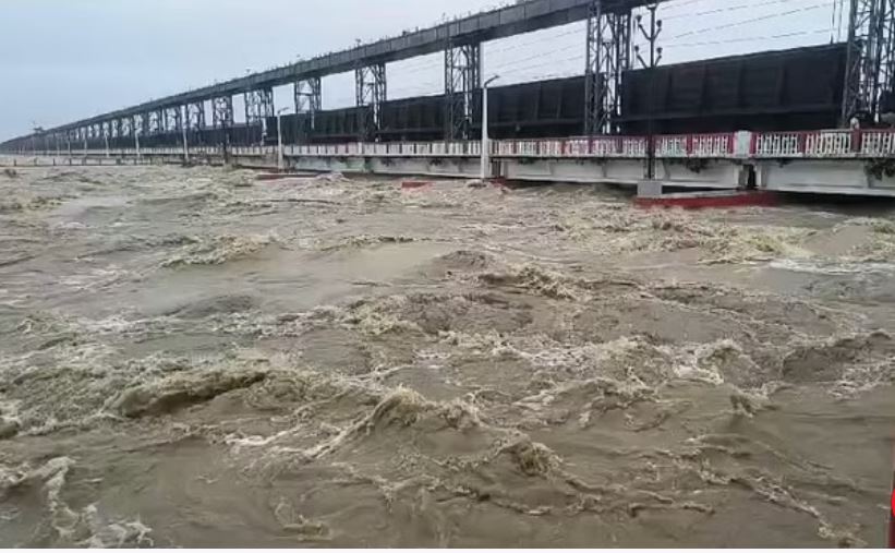 कोसी बराज के सभी 56 फाटक खोले गए, इन जिलों में तबाही की आशंका