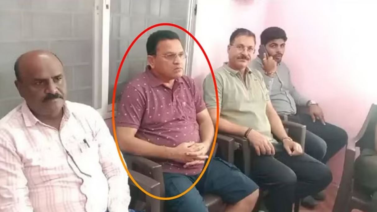 उमरबन सीईओ 25 हजार रिश्वत लेते पकड़ाया, इंदौर लोकायुक्त ने की कार्रवाई