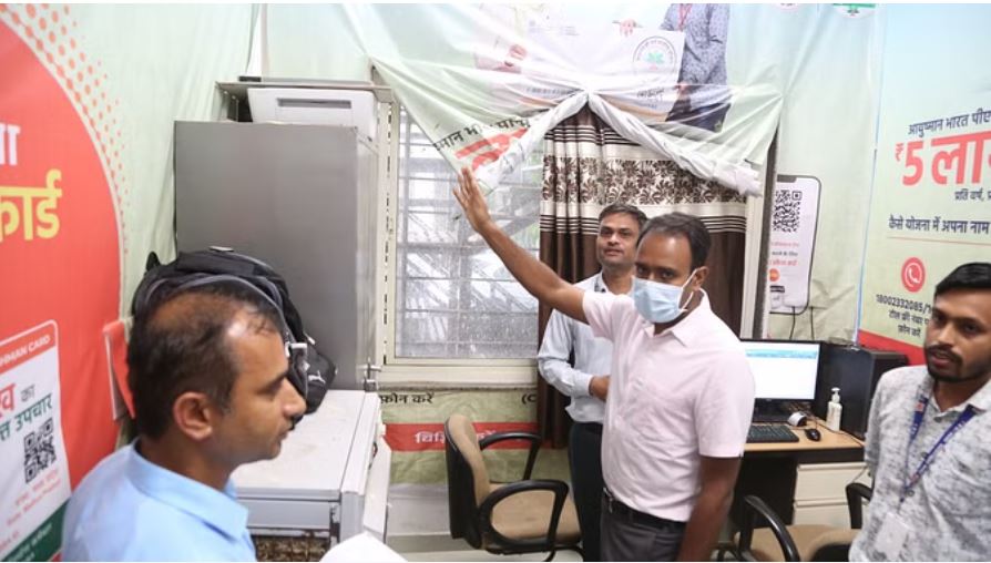 सागर: कलेक्टर ने जिला अस्पताल का किया निरीक्षण, सोनोग्राफी कक्ष से नदारद डॉक्टर को नोटिस