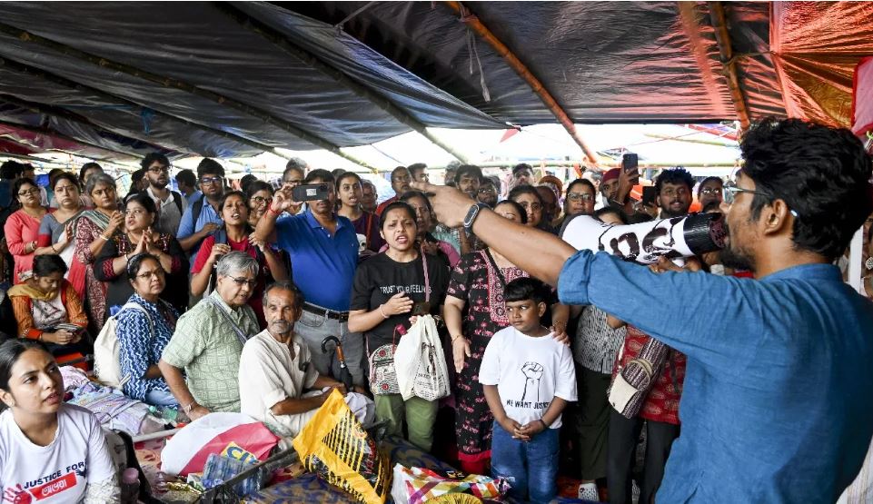 ममता बनर्जी के साथ डॉक्टरों की बैठक खत्म, दो घंटे हुई चर्चा