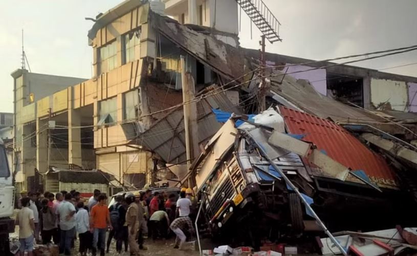 लखनऊ में तीन मंजिला इमारत गिरने से 5 की मौत