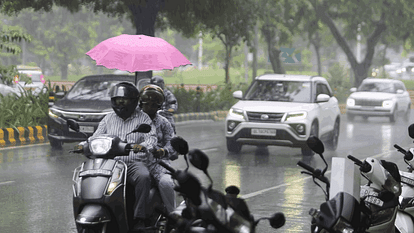 दिल्ली में बदला मौसम, कई इलाकों में झमाझम बारिश