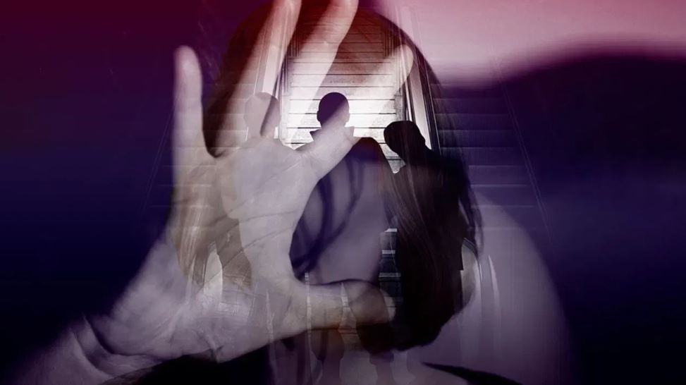 कोलकाता में गन प्वाइंट पर आईएएस अफसर की पत्नी से रेप