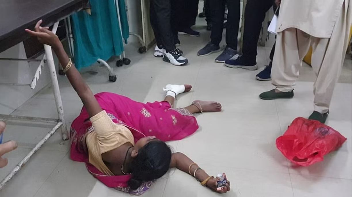 दमोह: शराबी महिला ने जिला अस्पताल में जमकर मचाया उत्पात