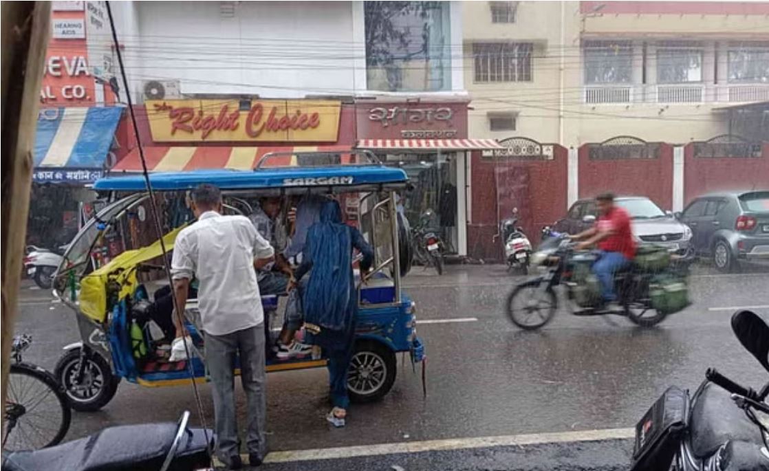 दोपहर बाद बदला मौसम, देहरादून और मसूरी में हुई झमाझम बारिश