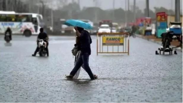 दिल्ली-एनसीआर में झमाझम बारिश शुरू, मौसम हुआ सुहाना