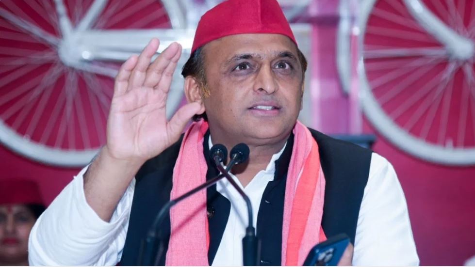 बीएचयू गैंगरेप के आरोपियों की रिहाई पर भड़के अखिलेश यादव