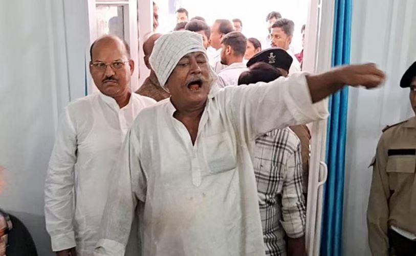 तेजस्वी यादव के सामने भड़का बुजुर्ग, कहा- ...तो कर लूंगा आत्मदाह