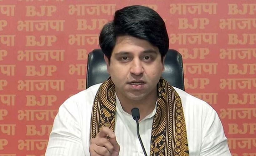 जवाहर सरकार के पत्र पर सियासत: भाजपा ने टीएमसी पर लगाए आरोप