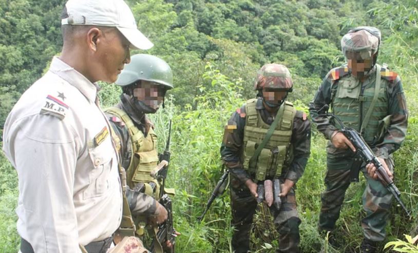 मणिपुर: रॉकेट हमले के बाद सुरक्षा बल अलर्ट, उग्रवादियों के तीन बंकर तबाह