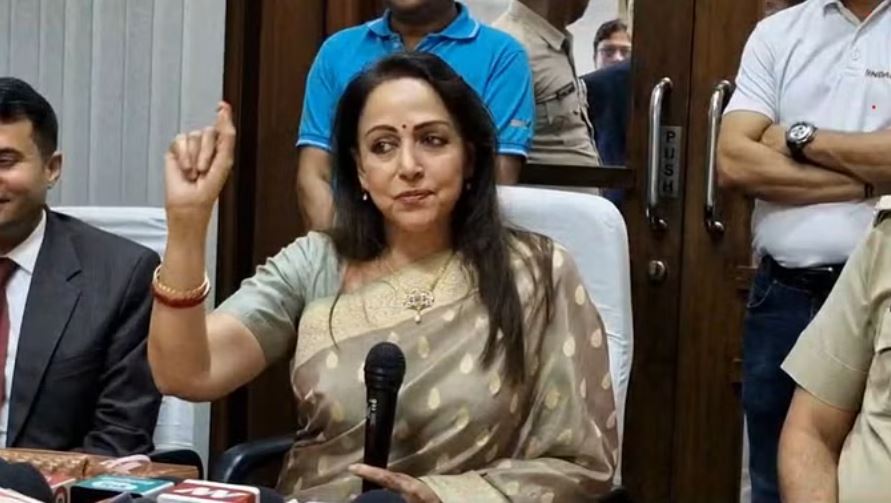 39वां चक्रधर समारोह: कार्यक्रम में शिरकत करने रायगढ़ पहुंची सांसद हेमा मालिनी