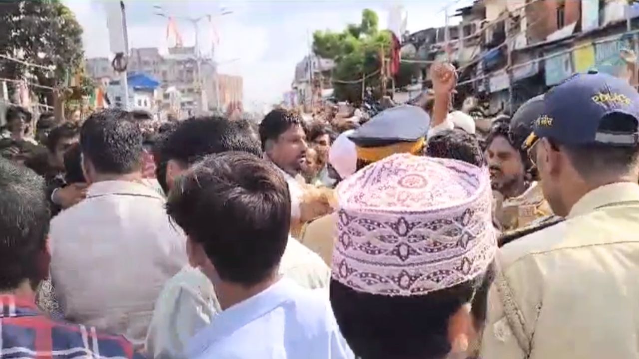 मुंबई: अवैध मस्जिद तोड़ने पर बवाल! बीएमसी की टीम पर हमला; पथराव