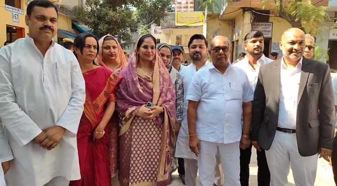 मीरापुर उपचुनाव: सपा प्रत्याशी सुम्बुल राना ने दाखिल किया नामांकन पत्र