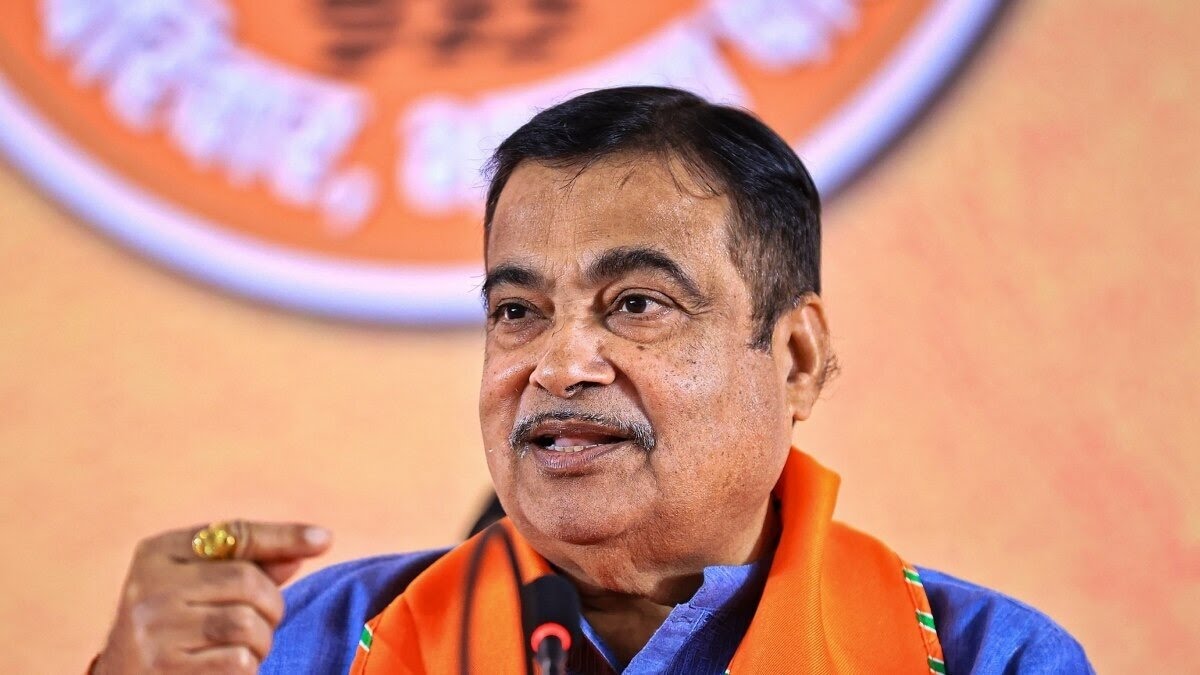 'पान और गुटखा खाकर रोड पर थूकने वालों की अखबार में छपे फोटो'- गडकरी