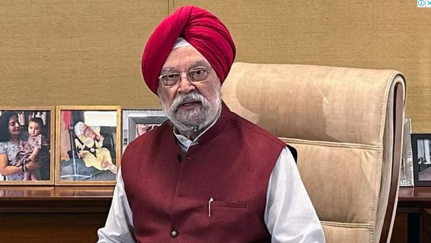 कच्चे तेल की बढ़ती कीमतों पर सावधानी से नजर रख रहा भारत, पेट्रोलियम मंत्री ने जताया यह भरोसा