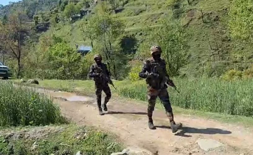 जम्मू-कश्मीर के किश्तवाड़ में आतंकियों और सुरक्षबलों के बीच मुठभेड़