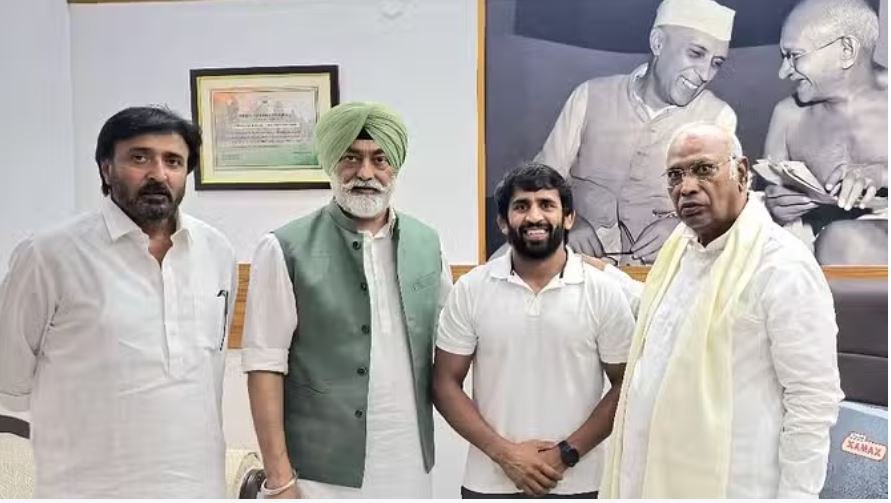 बजरंग पूनिया ने संभाला पदभार: हुड्डा नहीं आए, सैलजा रहीं मौजूद