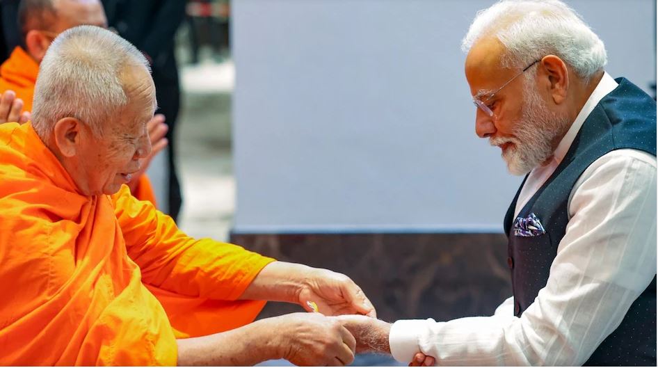 पीएम मोदी लाओस पहुंचे, 'लाओ रामायण' का मंचन देखा