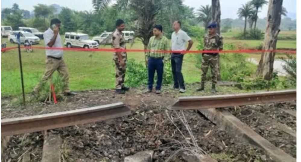 रांची के साहिबगंज में बदमाशों ने उड़ाया रेलवे ट्रैक, बड़ी साजिश रचने की कोशिश