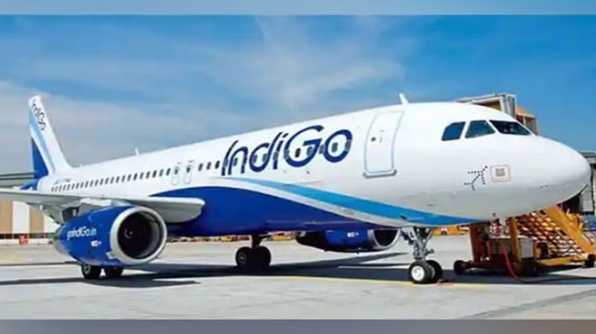 मुंबई-दिल्ली इंडिगो विमान की अहमदाबाद में इमरजेंसी लैंडिग, बम होने की मिली थी धमकी