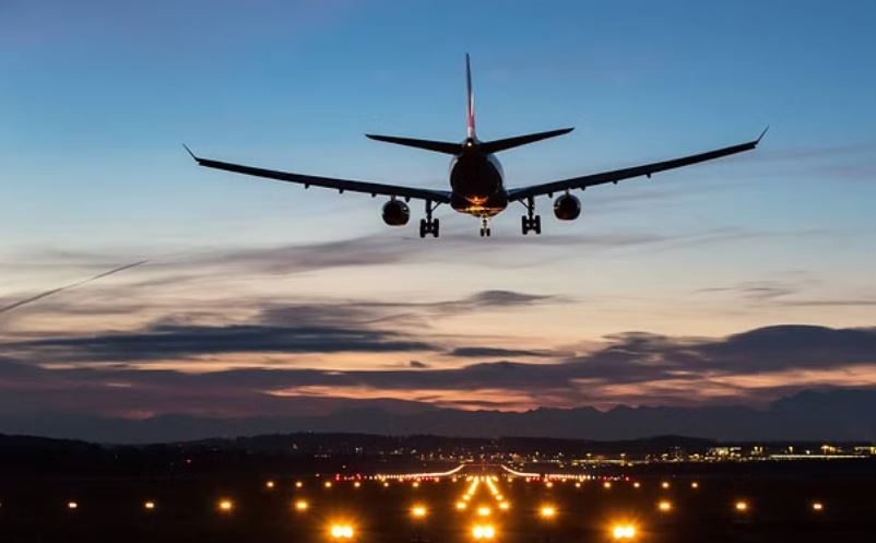 लेबनान से अपने नागरिकों को बाहर निकालने के लिए और चार्टर्ड उड़ानें शुरू करेगा ब्रिटेन