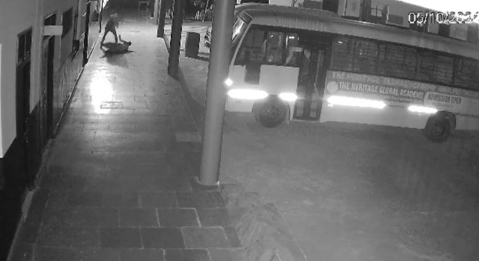 मुंह पर गमछा बांधकर पीछे से आया शख्स, स्कूल के सिक्योरिटी गार्ड की कर दी हत्या