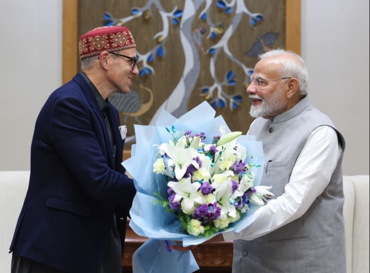 उमर अब्दुल्ला ने पीएम मोदी से की मुलाकात, राज्य का दर्जा बहाल करने का किया आग्रह