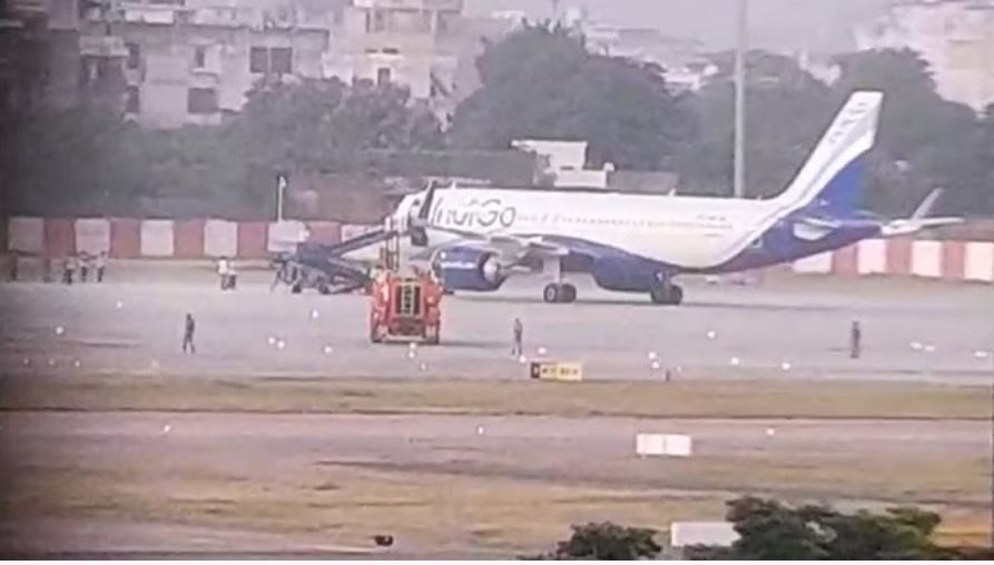 बम की सूचना पर जयपुर में प्लेन की इमरजेंसी लैंडिंग