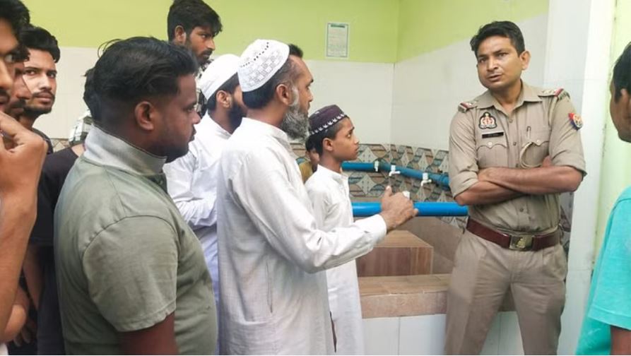 मेरठ: मस्जिद में बच्चों को अरबी पढ़ा रहे मौलाना को मारी गोली