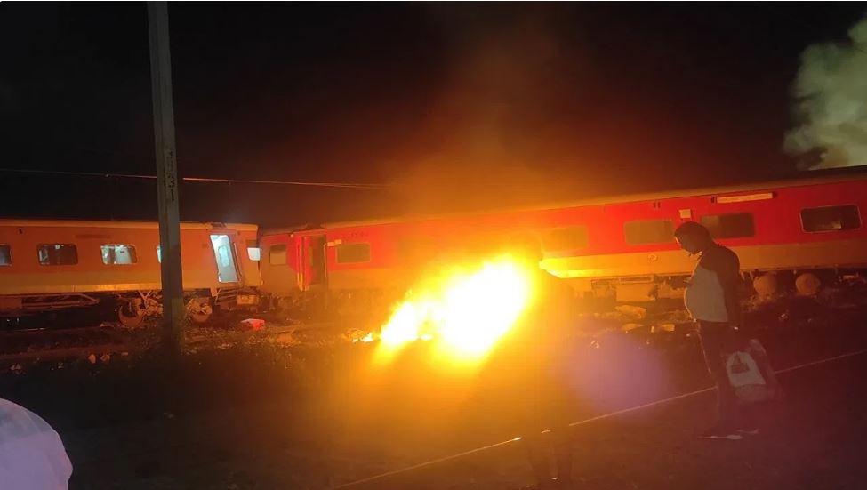 तमिलनाडु में ट्रेन हादसा, बागमती एक्सप्रेस मालगाड़ी से टकराई