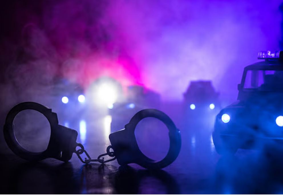 गुजरात में 17 साल की बच्ची का सात महीने में आठ लोगों ने किया दुष्कर्म