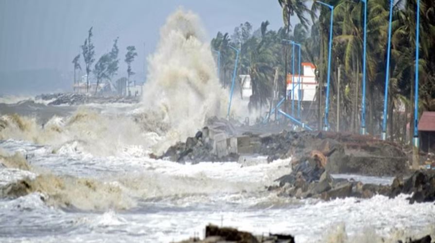 पुरी-सागर द्वीप के बीच से गुजरेगा चक्रवाती तूफान; बंगाल-ओडिशा में असर