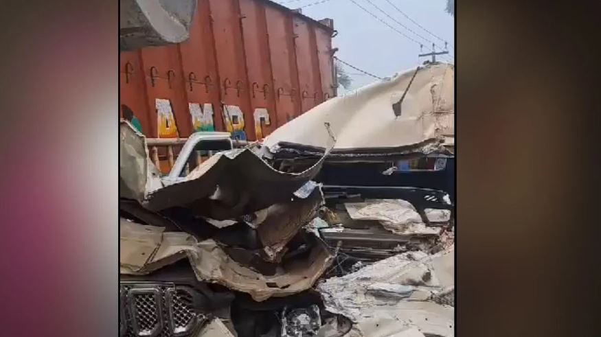 वैशाली में भीषण सड़क हादसा, ट्रक में स्कॉर्पियो ने मारी टक्कर, 2 की मौत