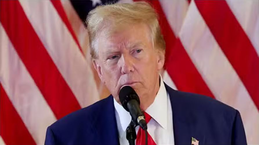 चुनाव से पहले ट्रंप पर पूर्व मॉडल ने लगाए छेड़छाड़ के आरोप