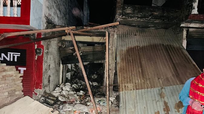 गोंडा ब्लास्ट: धमाके से हाईवे के दूसरी तरफ उड़कर गिरा टिनशेड