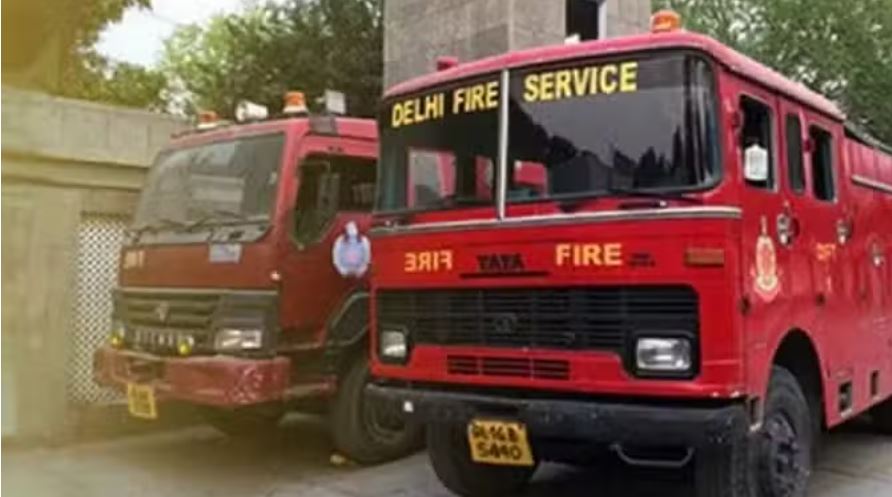 दिल्ली के किशनगढ़ में फ्लैट में लगी भीषण आग, एक की मौत; तीन झुलसे