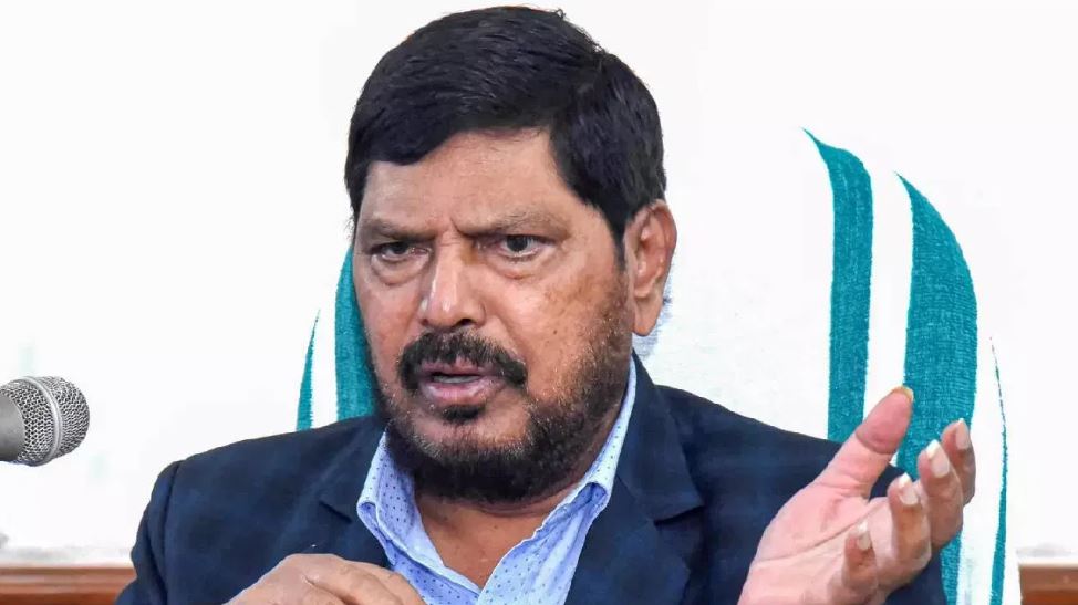 रामदास अठावले ने की विधानसभा चुनाव में 21 सीटों की मांग, फडणवीस को लिखा पत्र