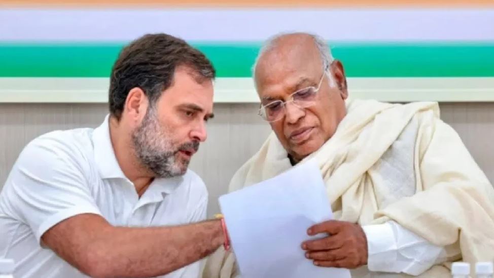 महाराष्ट्र चुनाव को लेकर कांग्रेस की बैठक खत्म, राहुल गांधी ने की सीटों पर चर्चा