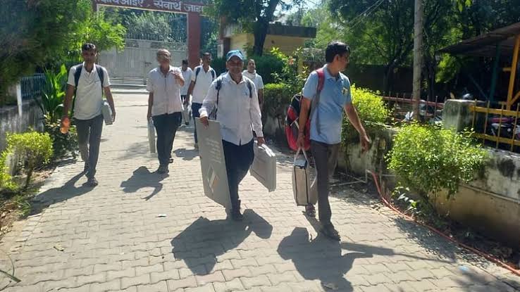हरियाणा विधानसभा चुनाव के लिए मतदान कल, बूथों पर रवाना हुईं पोलिंग पार्टियां
