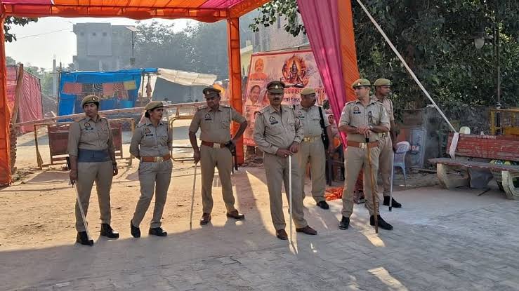 गाजियाबाद: यति नरसिंहानंद के समर्थकों और पुलिस में नोकझोंक, कई हिरासत में