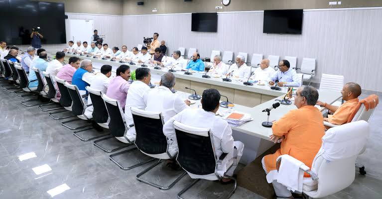 उपचुनाव वाली सीटों पर डेरा डालें मंत्री-पदाधिकारी: योगी