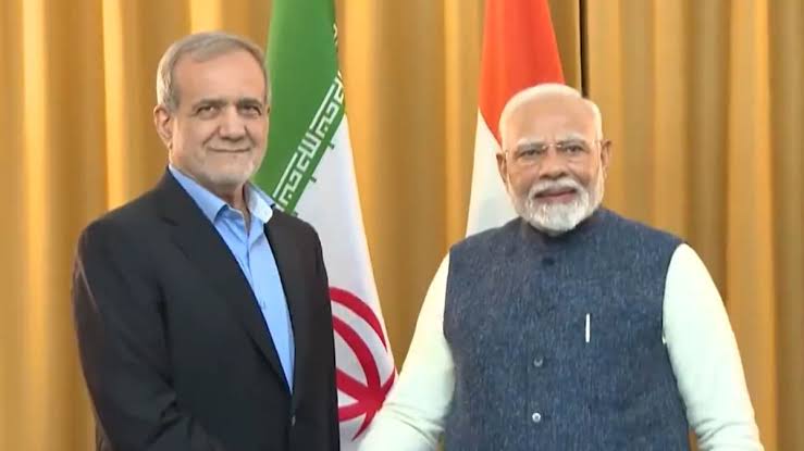 ब्रिक्स: पीएम मोदी ने ईरान के राष्ट्रपति पेजेशकियन से की मुलाकात