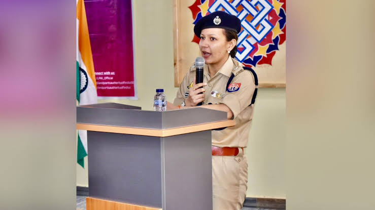 बहराइच हिंसा: एसपी वृंदा शुक्ला का बड़ा एक्शन, 29 पुलिसकर्मी लाइन हाजिर