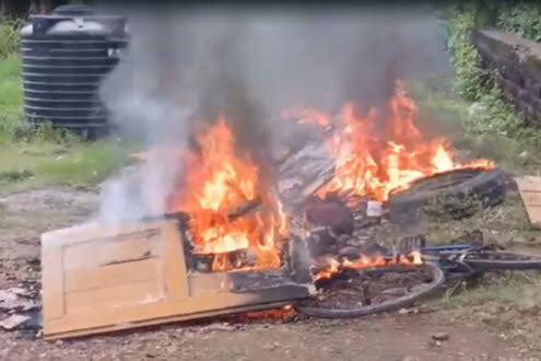 जयनगर रेप और हत्या के बाद बवाल, पुलिस चौकी में लगाई आग