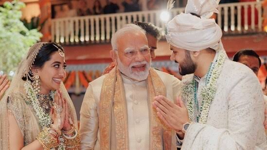 हीरा कारोबारी सावजी ढोलकिया के बेटे की शादी में शामिल हुए पीएम मोदी