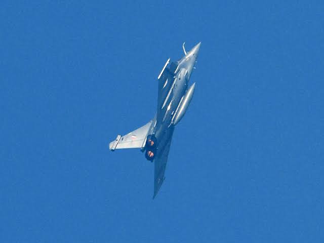 चेन्नई के आसमान में राफेल और सुखोई ने दिखाई ताकत, वायुसेना के एयर शो में दिखा अद्भुत नजारा