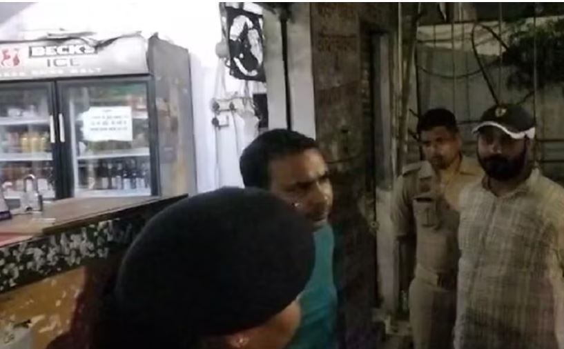 मुजफ्फरनगर: ठेके पर बीयर खरीदने पहुंचे सिटी मजिस्ट्रेट, ओवररेट लेने पर की कार्रवाई