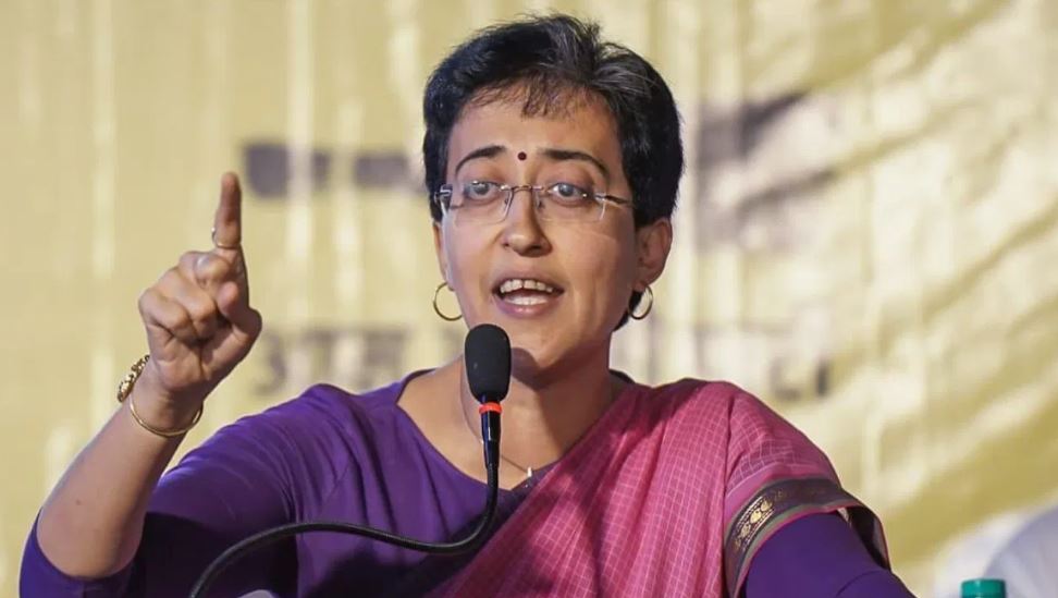 जिसमें रहते थे केजरीवाल, उसी आवास में रहेंगी आतिशी, पीडब्ल्यूडी ने सौंपी चाबी