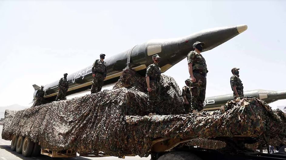 यमन के हूती विद्रोहियों ने ड्रोन बोट और मिसाइल से दो जहाजों पर किया हमला